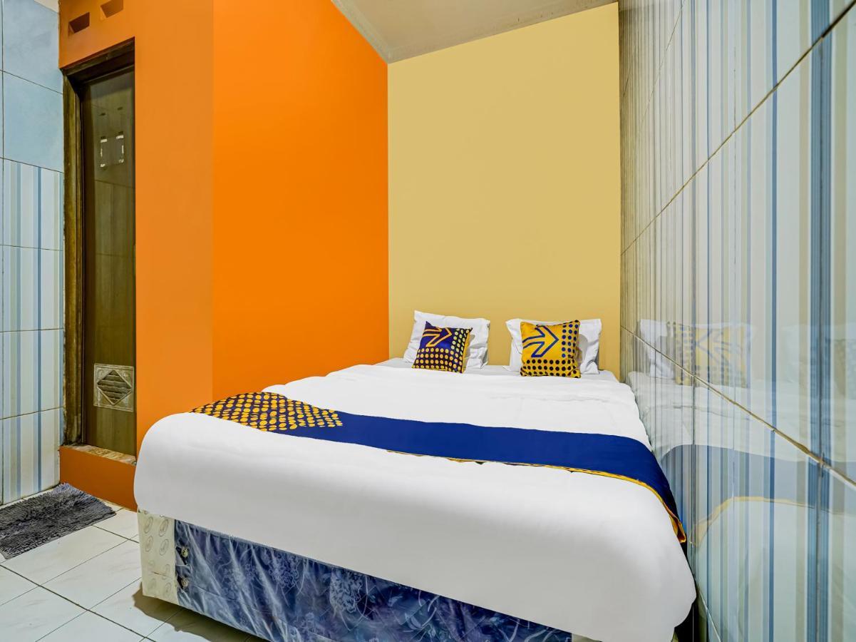 Hotel Spot On 91186 Losmen Yanti Bandung Exteriér fotografie