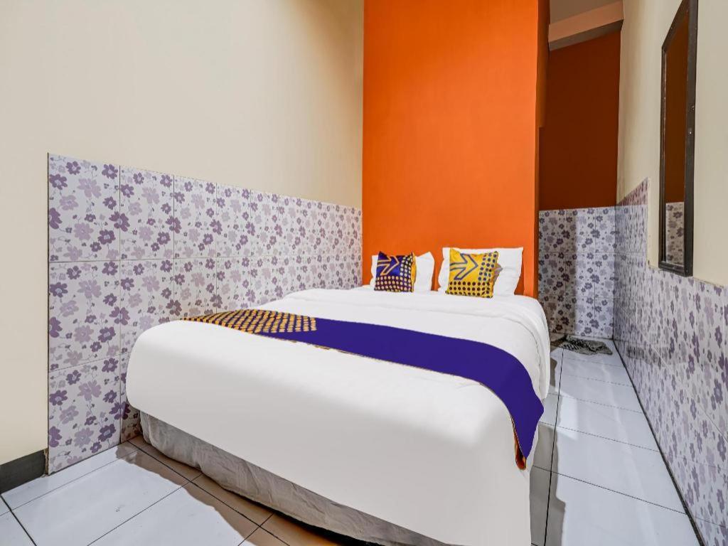 Hotel Spot On 91186 Losmen Yanti Bandung Exteriér fotografie
